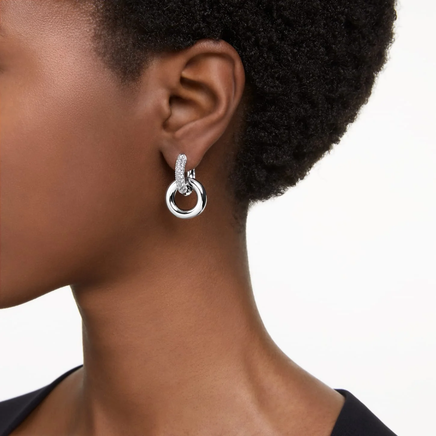 Dextera hoop earrings Interlocking loop, White, Rhodium plated - Image 5