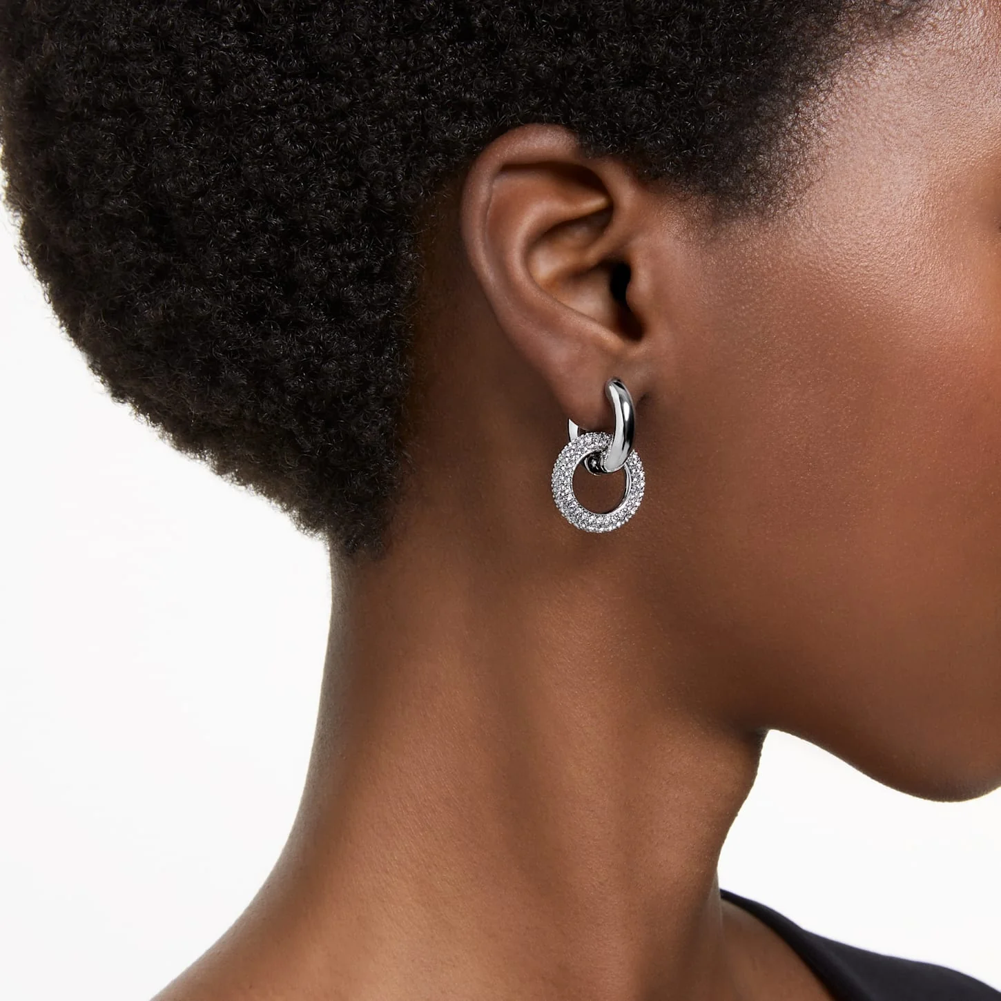 Dextera hoop earrings Interlocking loop, White, Rhodium plated - Image 6