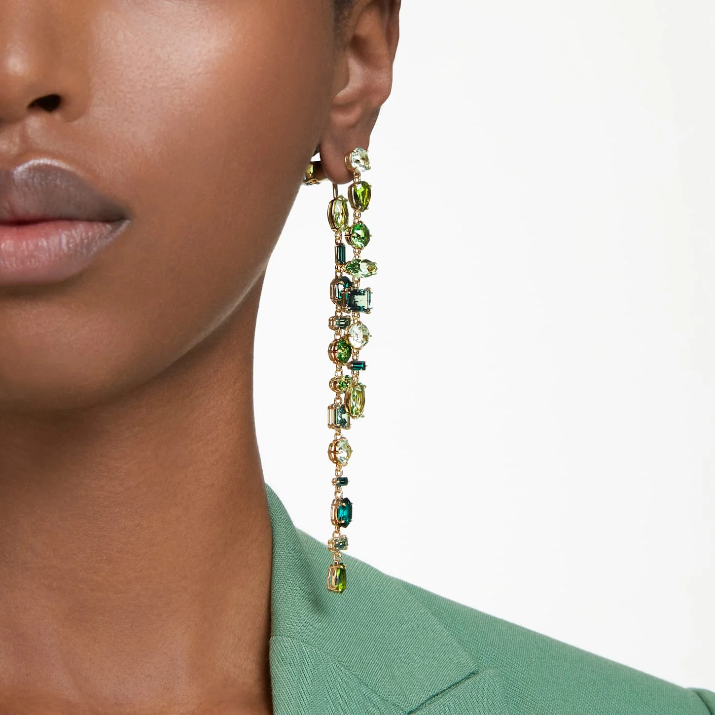 Gema drop earrings Asymmetrical design, Mixed cuts, Extra long, Green, Gold-tone plated - Image 5
