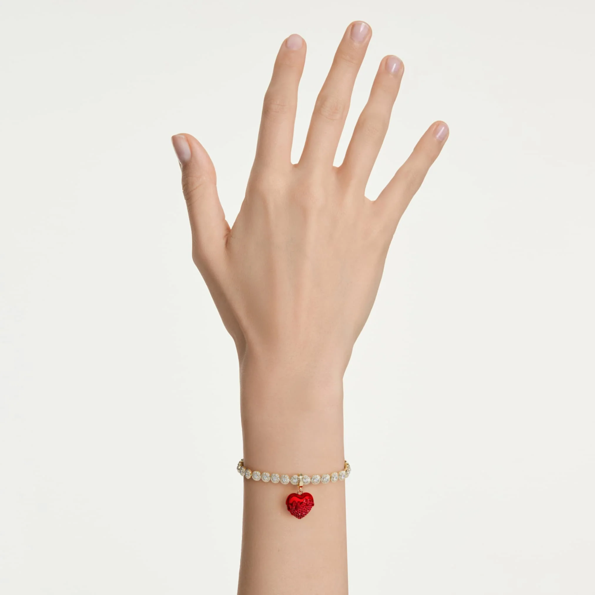 Idyllia charm Round cut, Heart, Red, Gold-tone plated - Image 7