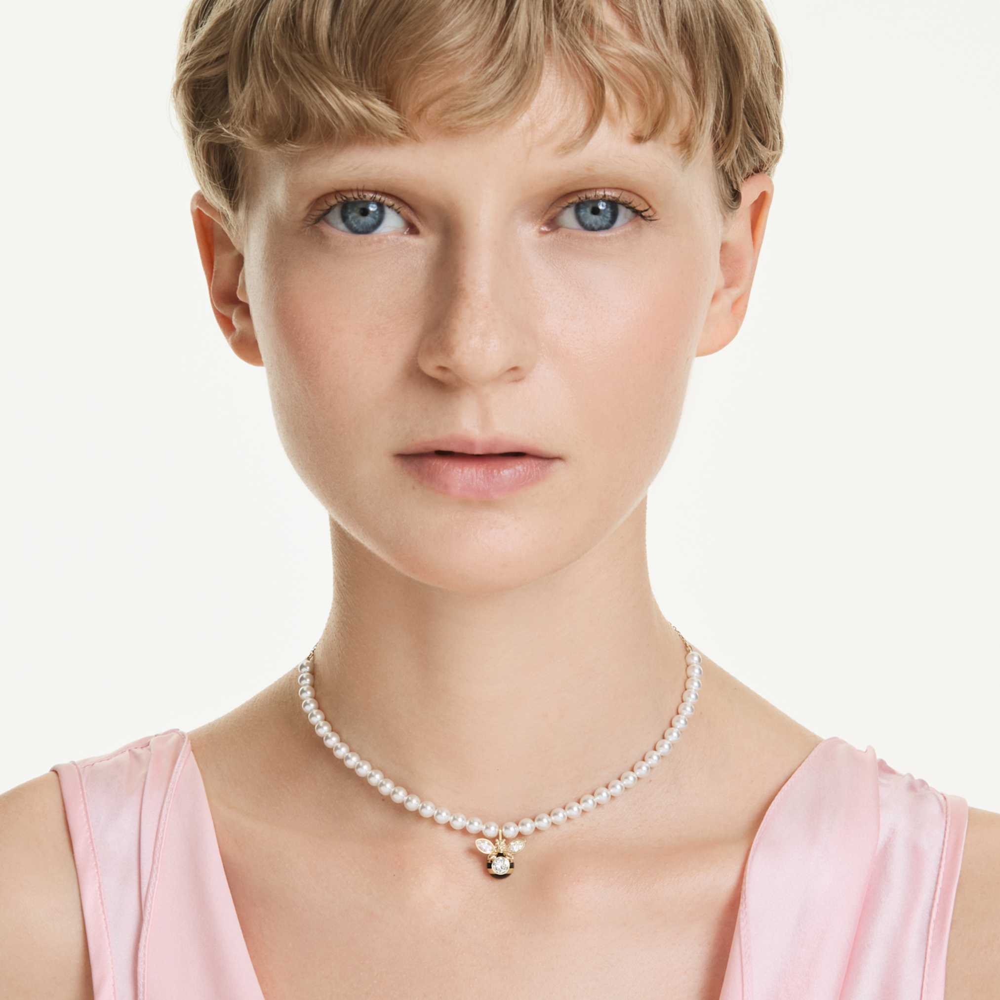 Idyllia choker Crystal pearl, Mixed cuts, Bee, White, Gold-tone plated - Image 6