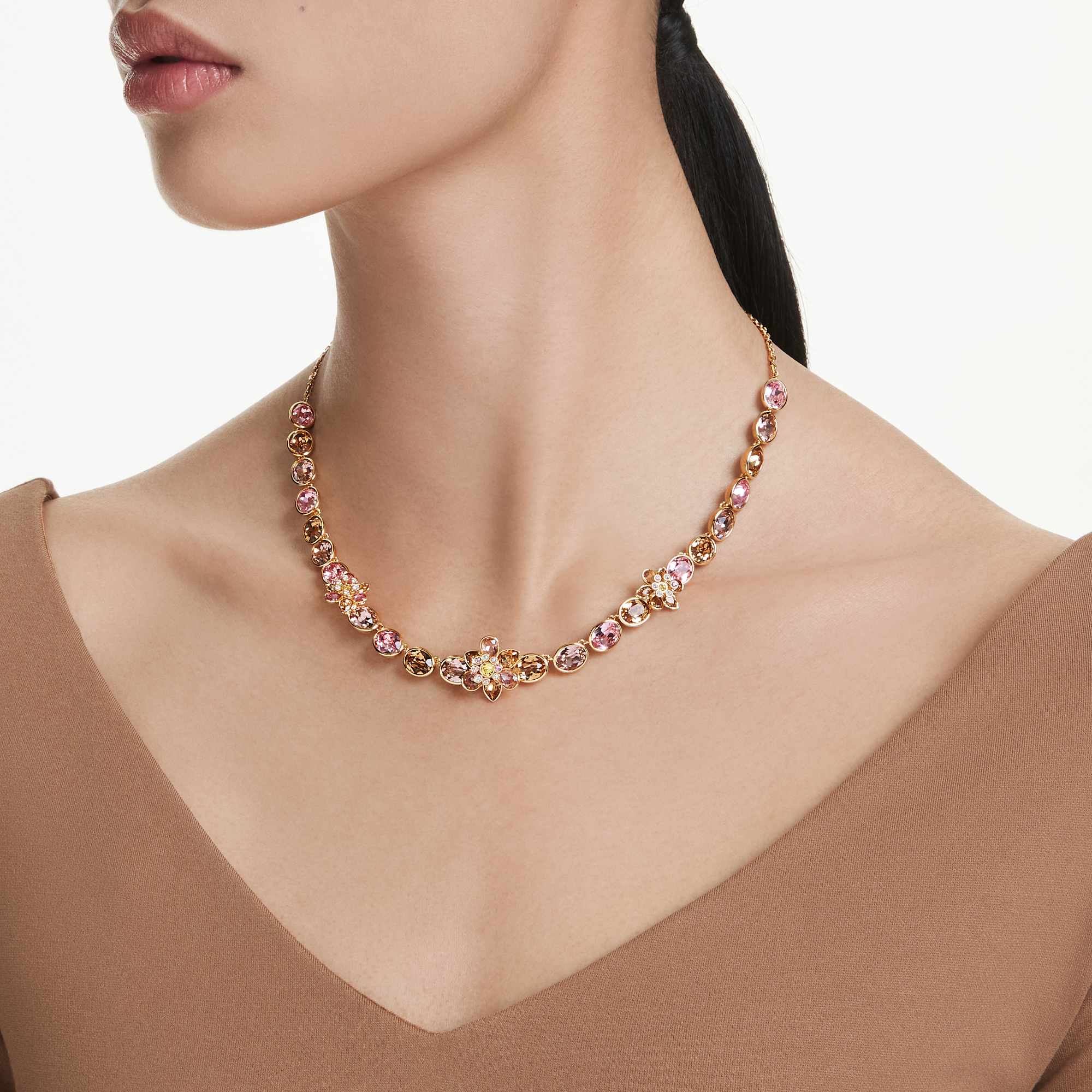 Idyllia necklace Mixed cuts, Flower, Multicolored, Gold-tone plated - Image 6