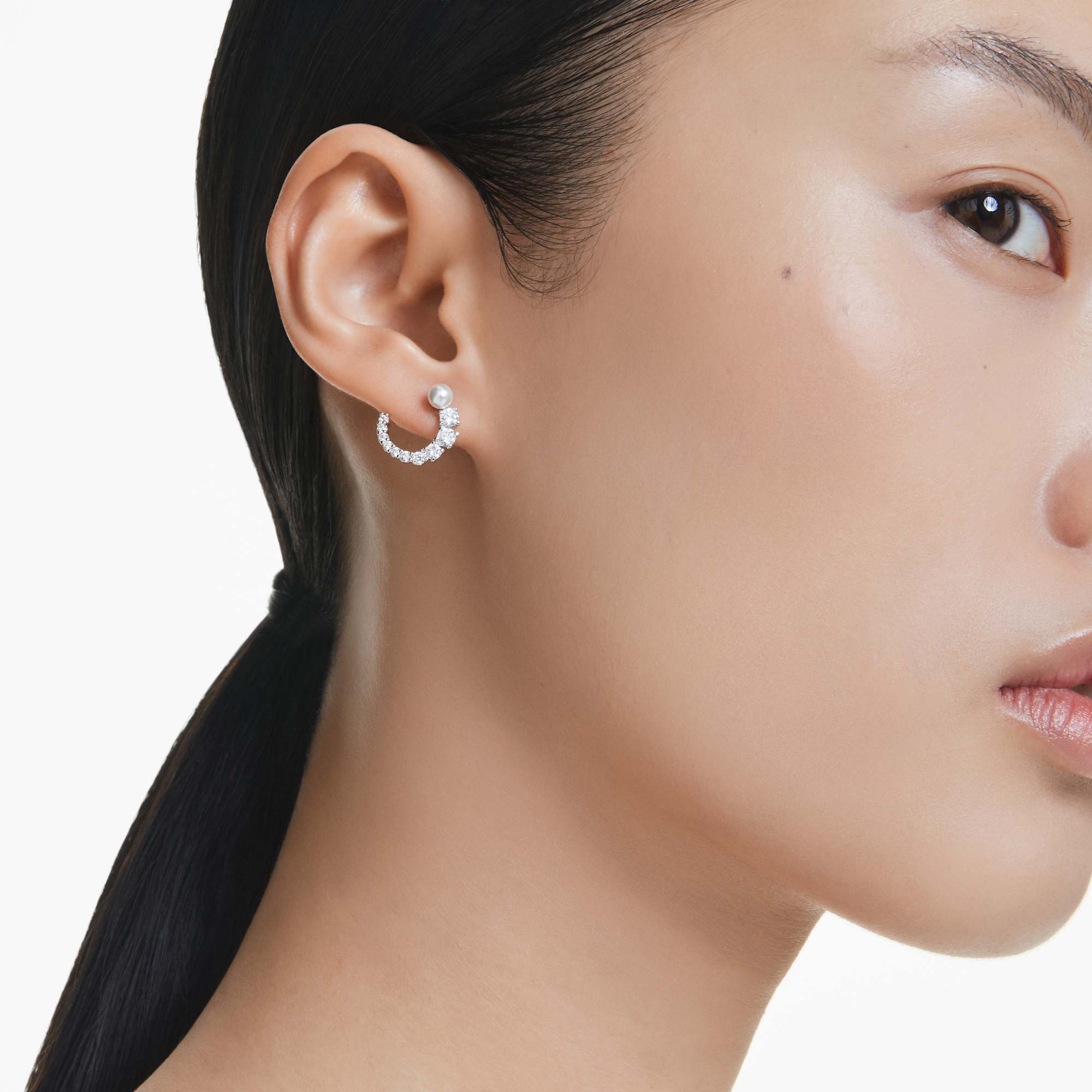 Matrix hoop earrings Crystal pearl, Round cut, White, Rhodium plated - Image 5