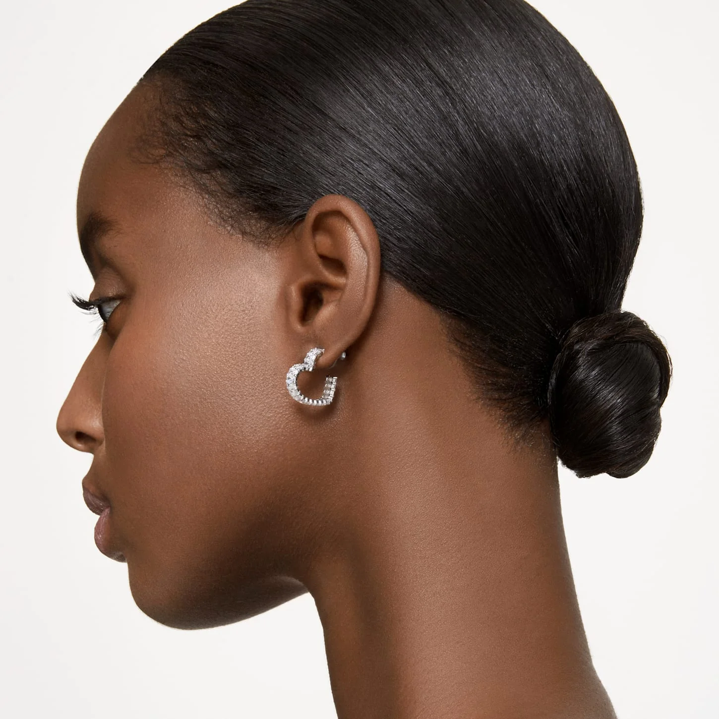 Matrix hoop earrings Heart, Small, White, Rhodium plated - Image 5