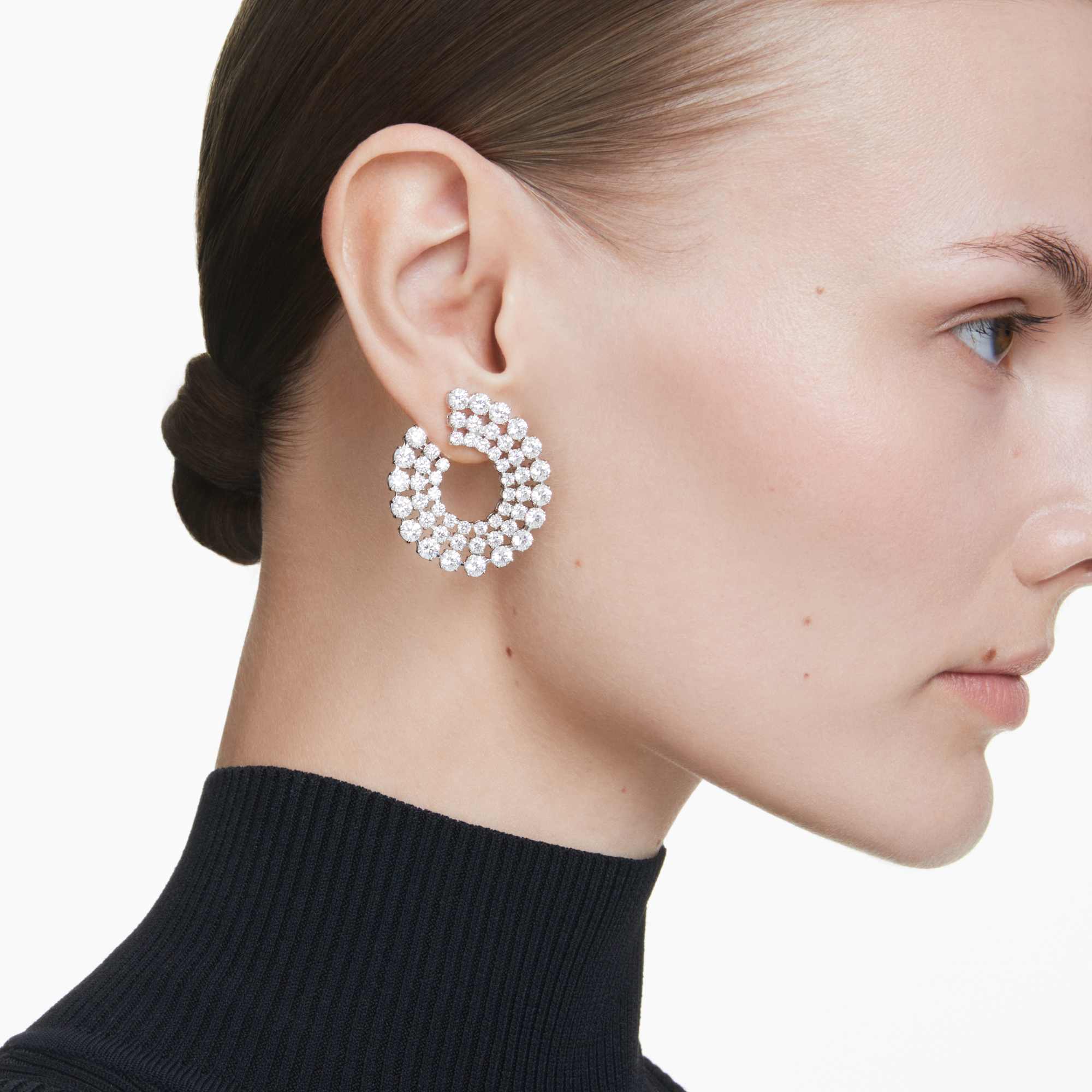 Matrix hoop earrings Mixed round cuts, White, Rhodium plated - Image 5