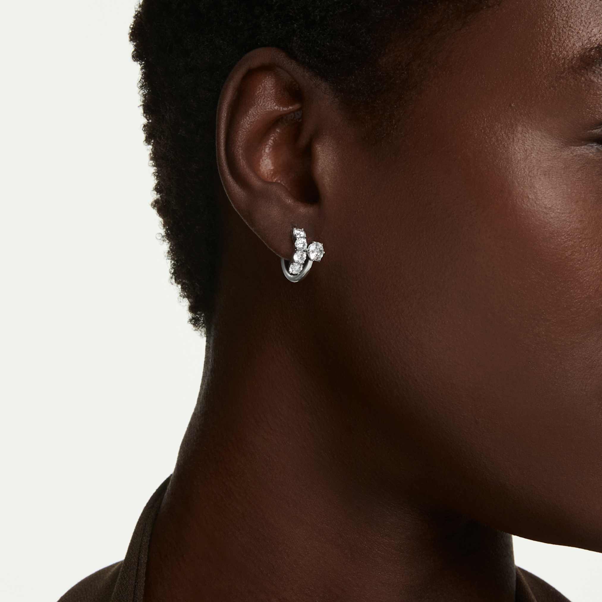 Matrix hoop earrings Round cut, White, Rhodium plated - Image 5
