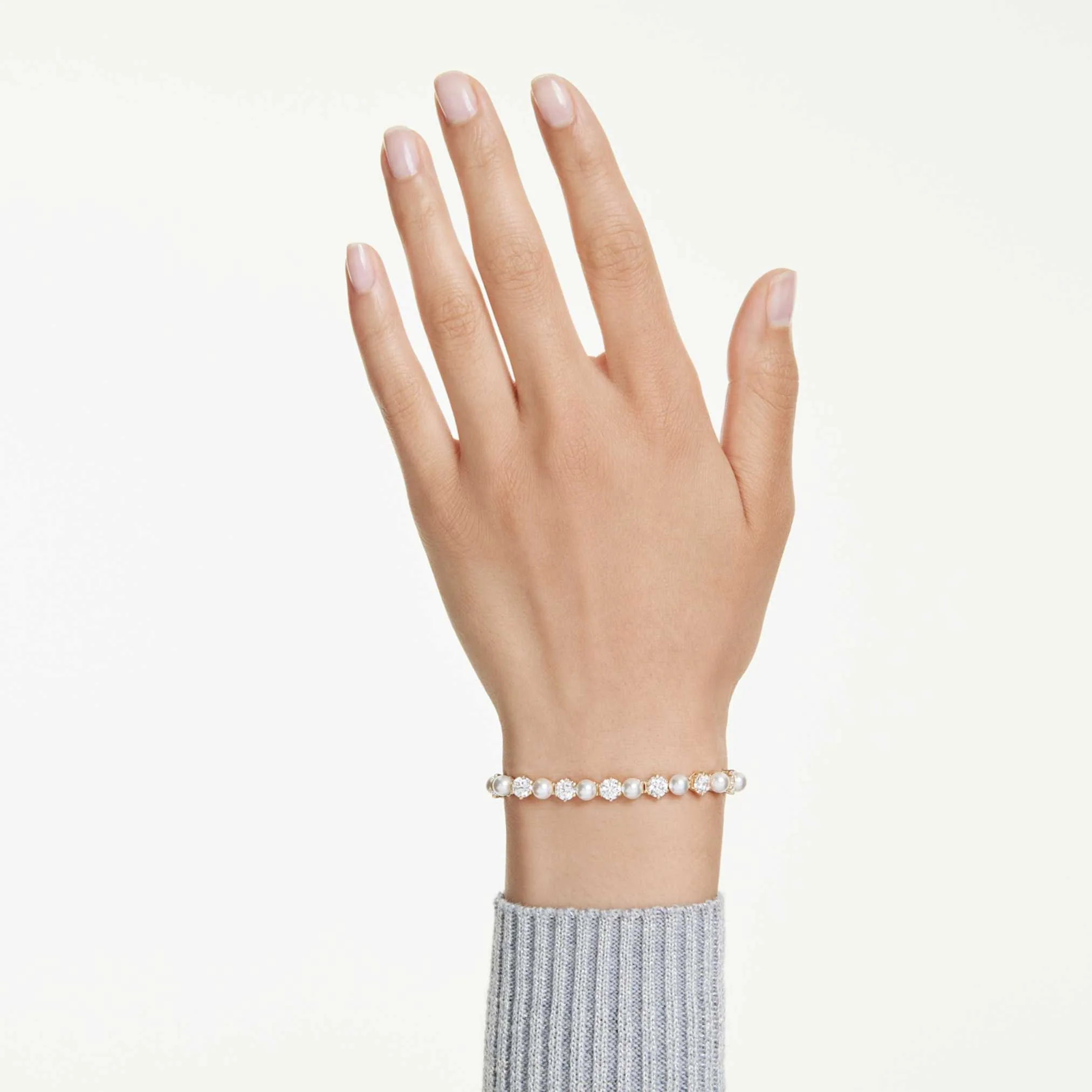 Matrix Tennis bracelet Crystal pearl, Round cut, White, Gold-tone plated - Image 6
