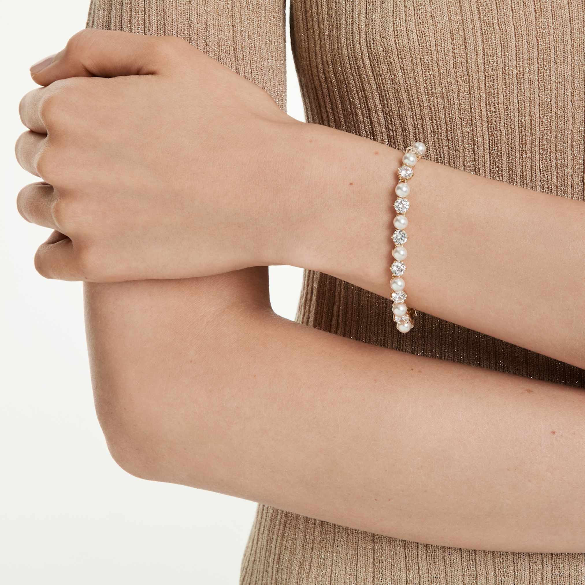 Matrix Tennis bracelet Crystal pearl, Round cut, White, Gold-tone plated - Image 7
