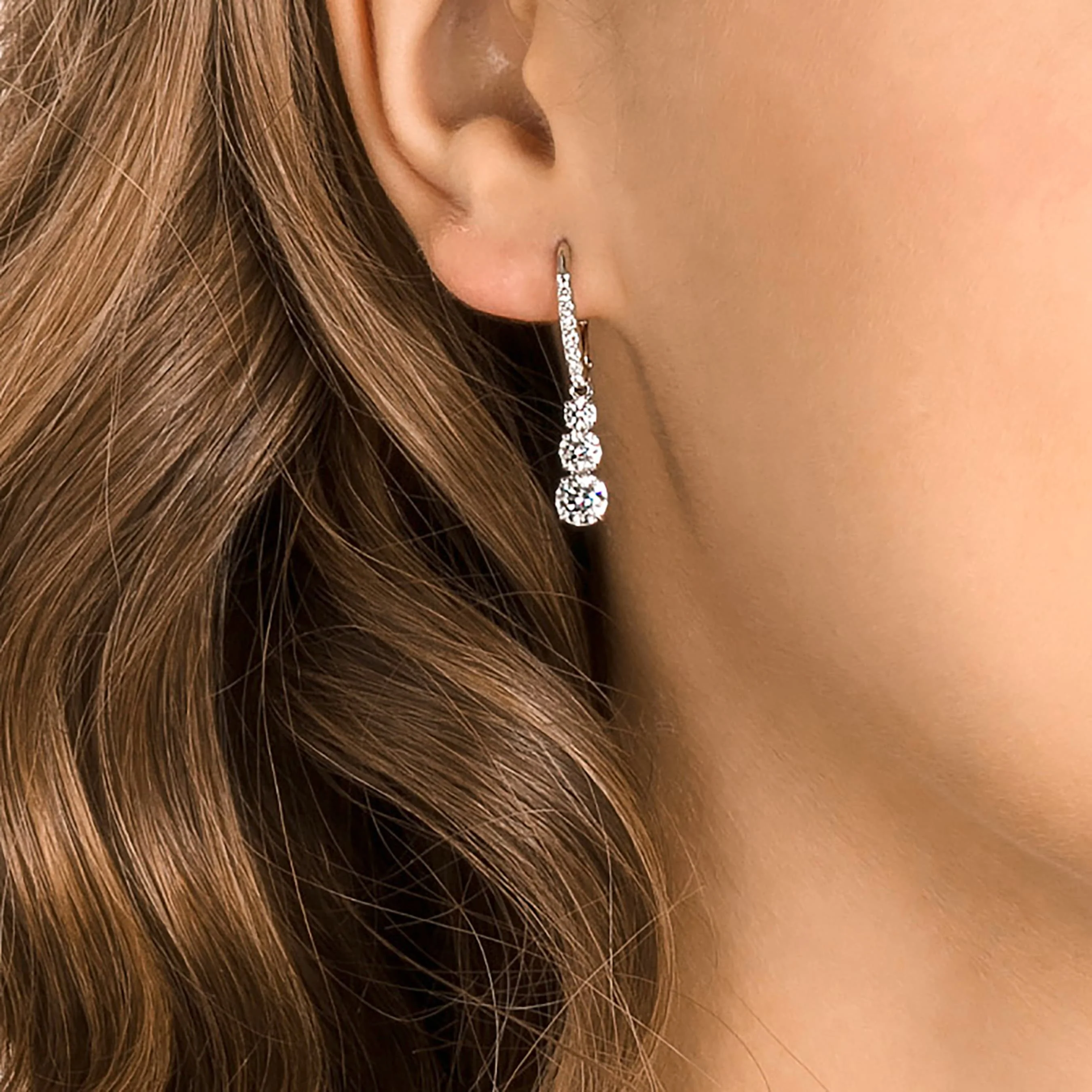 Stilla Attract hoop earrings Round cut, White, Rhodium plated - Image 6
